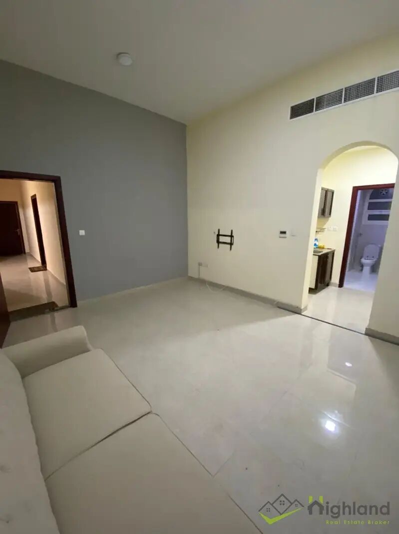 Well Maintained Ready to Move in (1) Well Maintained | Ready to Move in