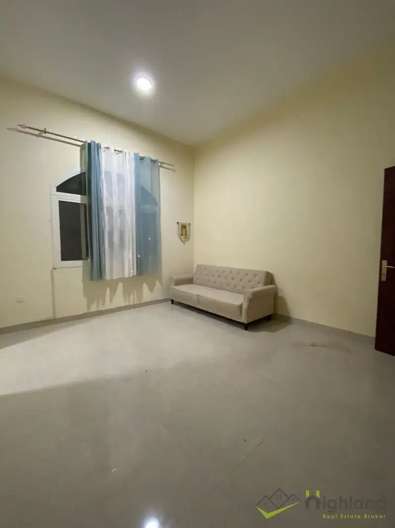 Well Maintained Ready to Move in (4) Well Maintained | Ready to Move in