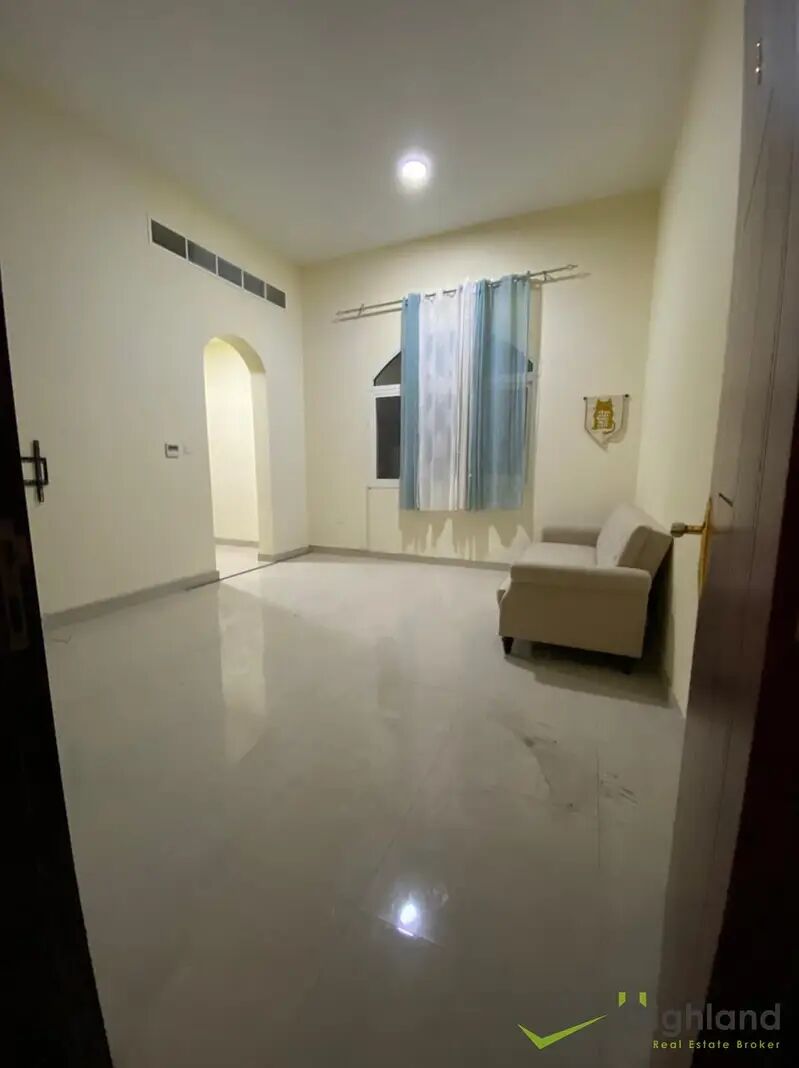 Well Maintained Ready to Move in (6) Well Maintained | Ready to Move in
