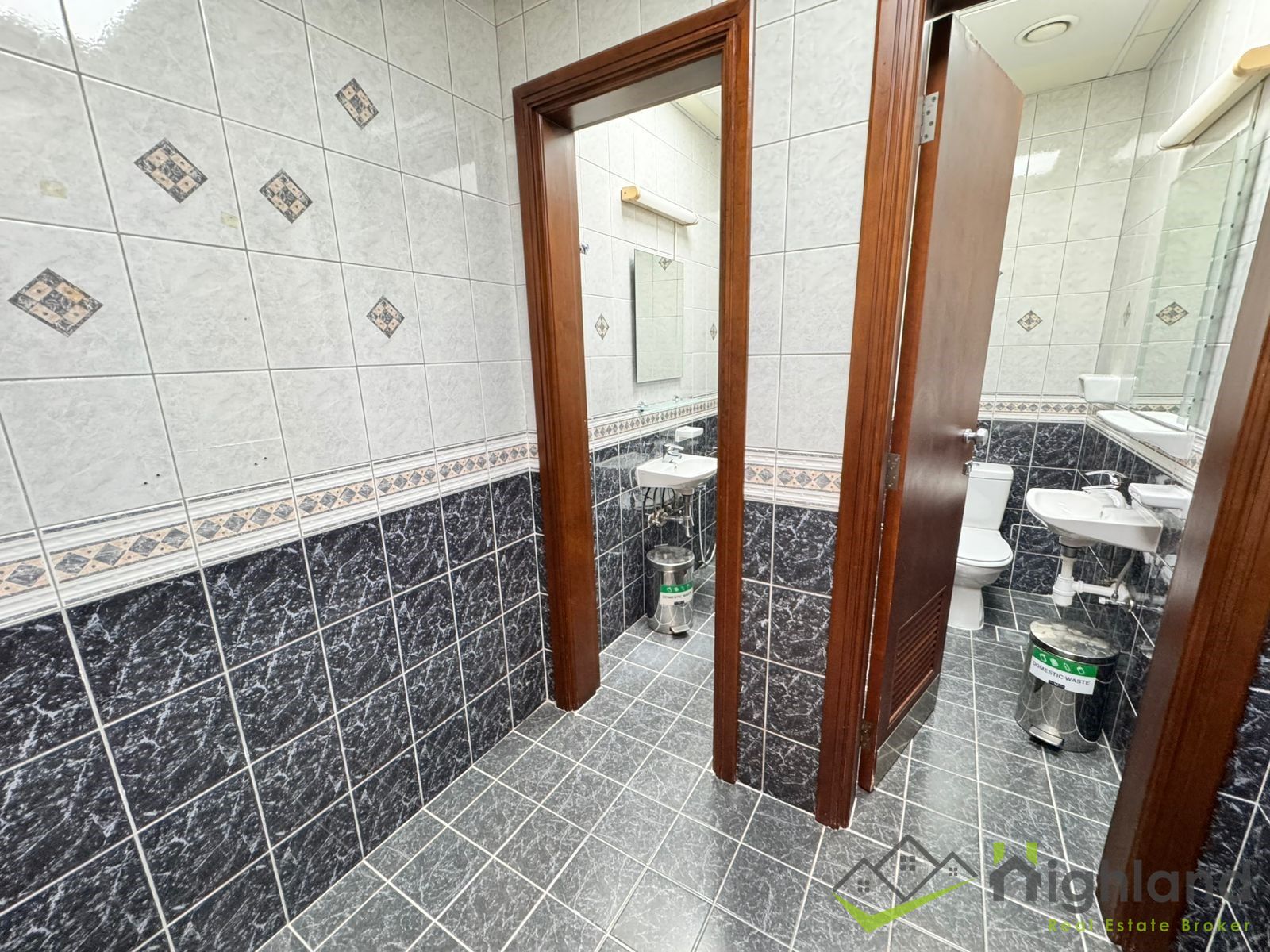 Ready-Office-Full-Commercial-Accessible-Location-4 Ready Office | Full Commercial | Accessible Location