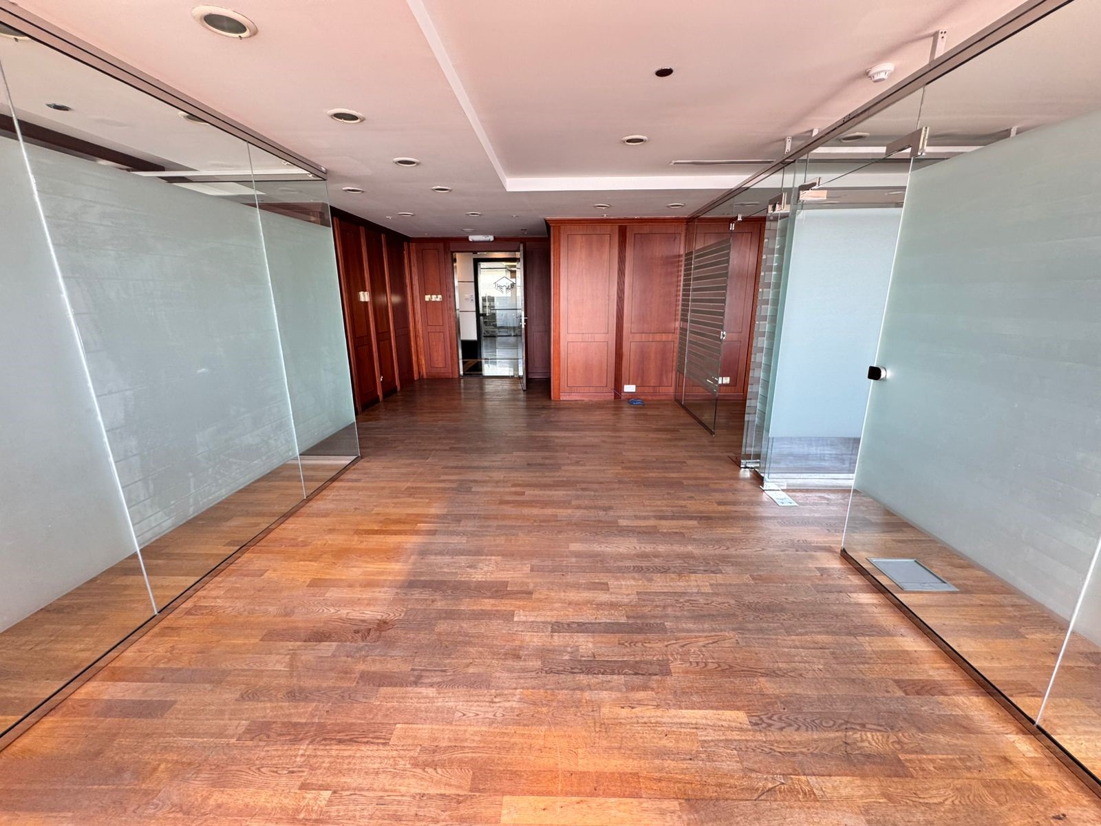 Spacious 118 SQM Office | Full Commercial Building | Permit 20260001495606