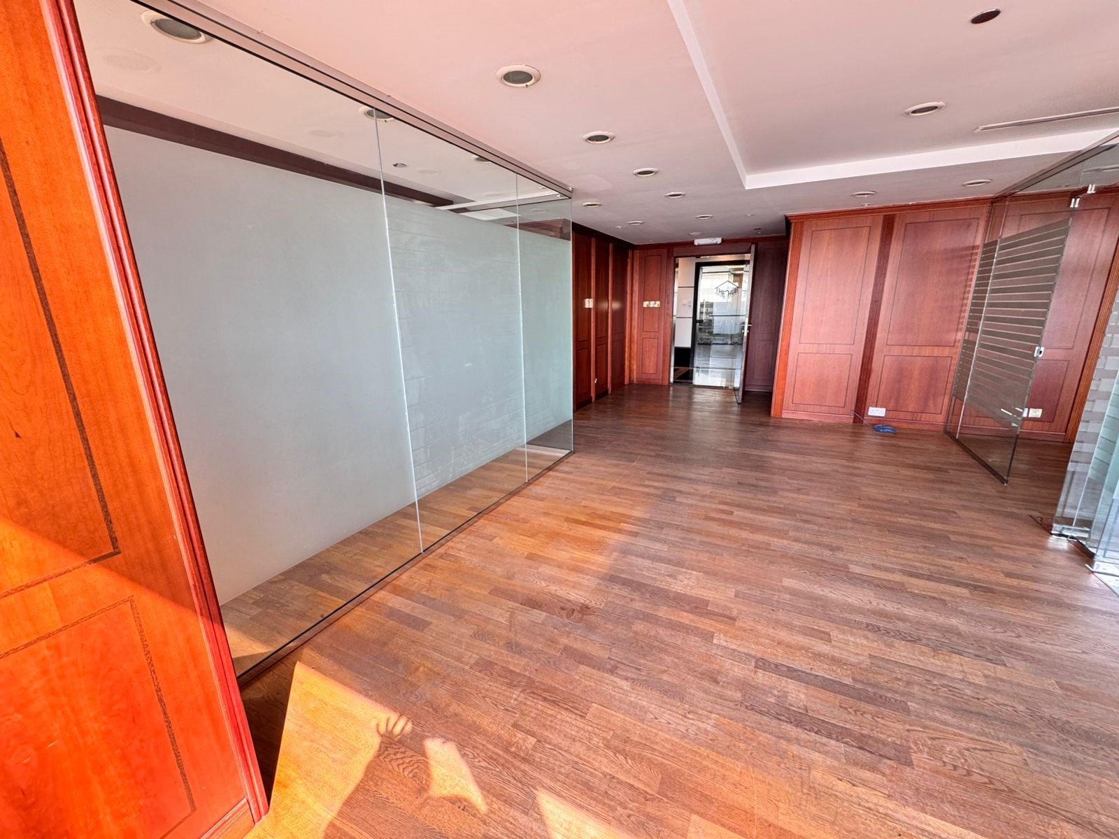 Spacious 118 SQM Office | Full Commercial Building | Permit 20260001495606